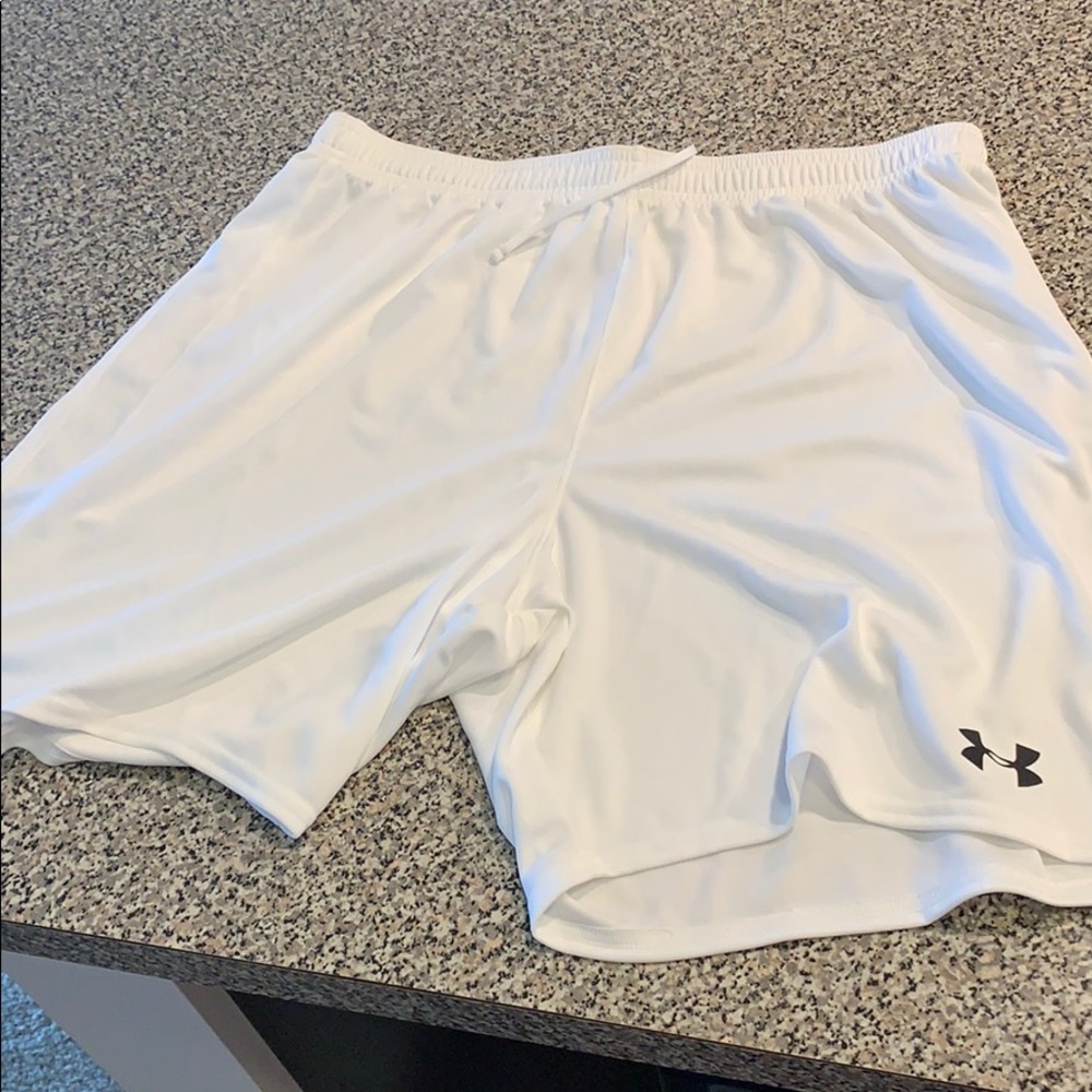 Men’s UA shorts